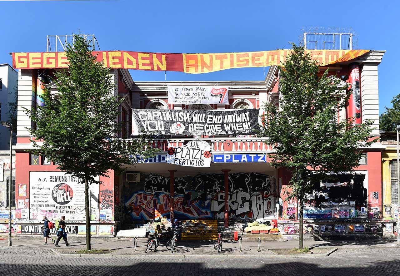 CC BY-SA 4.0 Frank Schwichtenberg Außenansicht der Roten Flora