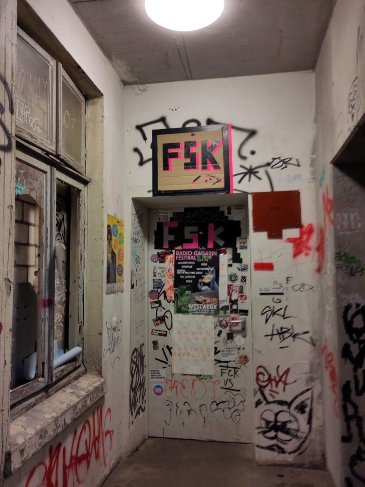 © skze Eingangstür des FSK im Gängeviertel