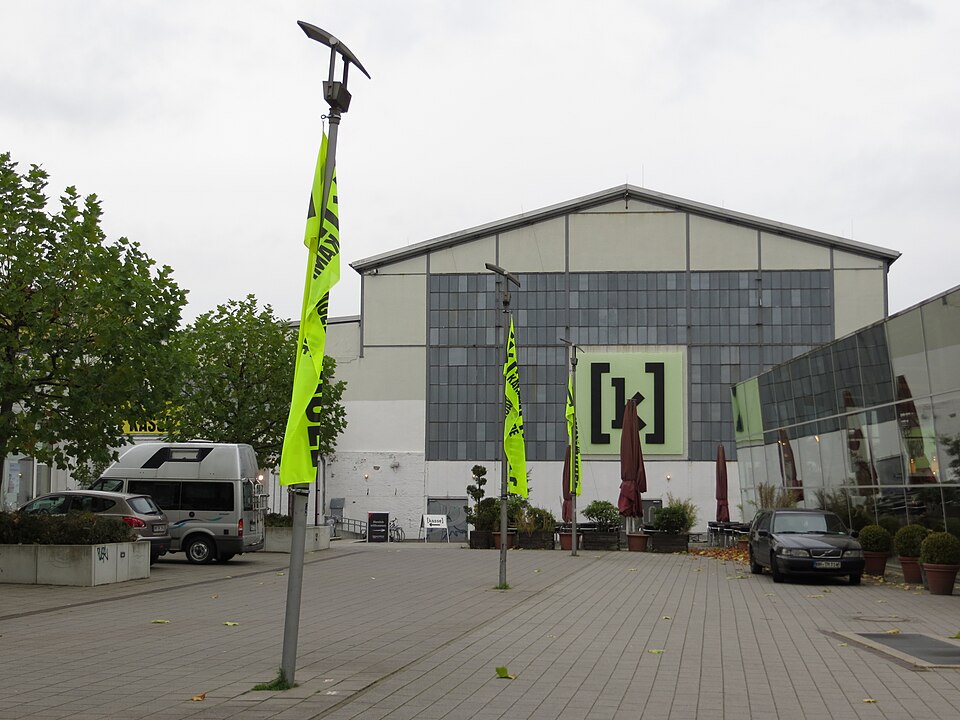 © Söhnke Rahn CC-BY-SA 3.0 via Wikipedia Factory hall